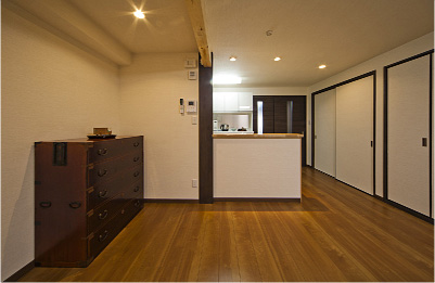 台所の壁をとり、建物の補強を行い、広く快適な生活空間に変わりました。